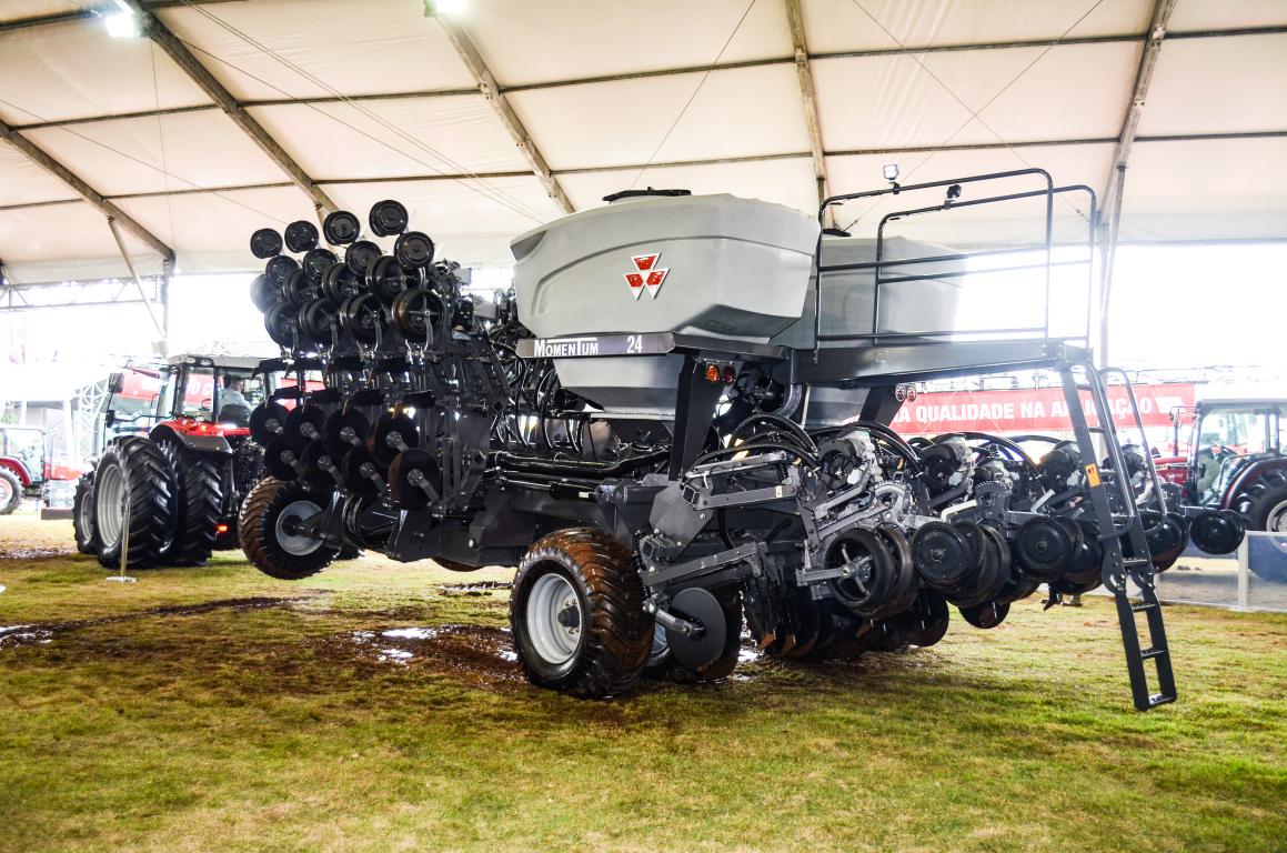 Massey Ferguson Revoluciona E Apresenta Plantadeira Dobrável Momentum