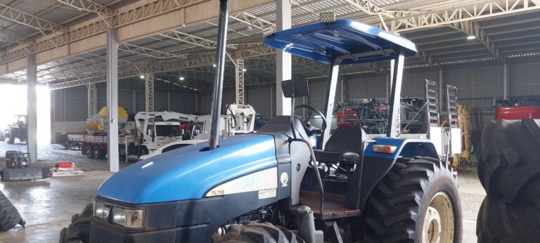 TRATOR NH TL 75/4 – SÉRIE L7ECR415136